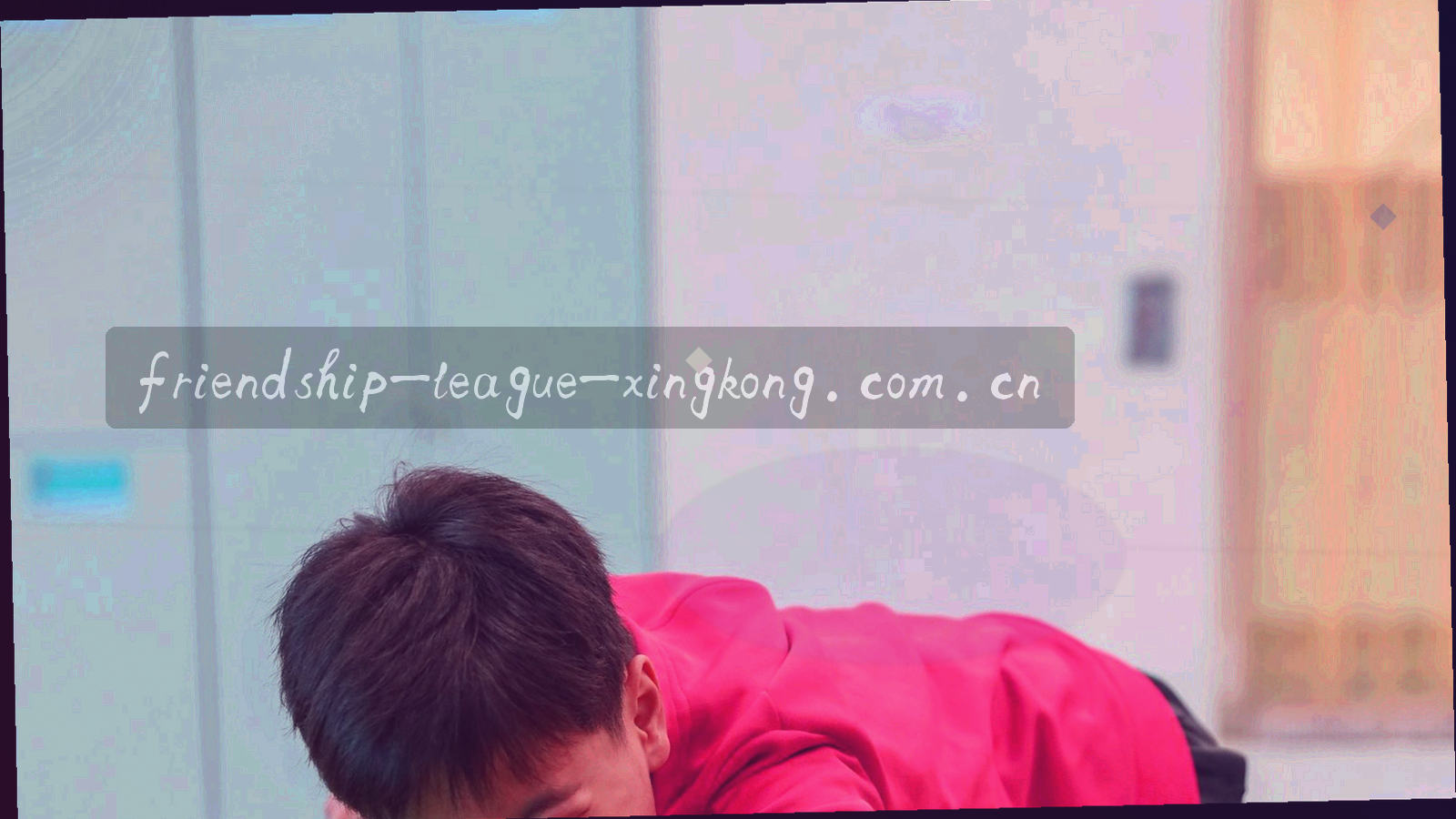 夜间城市与建筑灯光长曝光，抽象无标识无文字